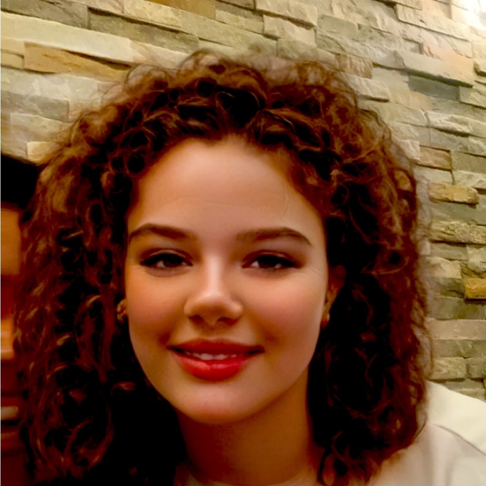 Meet your Posher, Luna